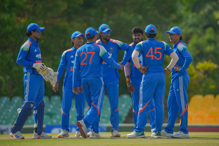 त्रिकोणीय सीरीज दांबुला में वैभव का तूफान, भारत-ए ने फाइनल में श्रीलंका-ए को 66 रन से हराया त्रिकोणीय सीरीज दांबुला में वैभव का तूफान, भारत-ए ने फाइनल में श्रीलंका-ए को 66 रन से हराया