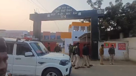 पटना के बेऊर जेल में भारी अनियमितताओं का खुलासा, तत्कालीन जेल अधीक्षक नीरज झा निलंबित पटना के बेऊर जेल में भारी अनियमितताओं का खुलासा, तत्कालीन जेल अधीक्षक नीरज झा निलंबित