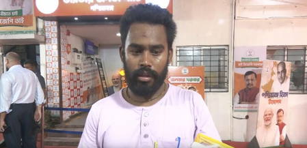 बेटे का लिवर खराब, 20 लाख इलाज का खर्च, मदद की गुहार लेकर सीएम सुवेंदु अधिकारी के जनता दरबार पहुंचा पिता बेटे का लिवर खराब, 20 लाख इलाज का खर्च, मदद की गुहार लेकर सीएम सुवेंदु अधिकारी के जनता दरबार पहुंचा पिता