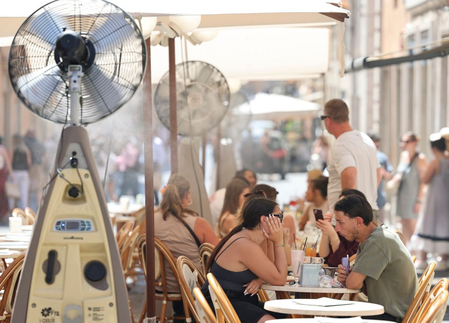 Europe reels under extreme heat; WHO calls it 'health emergency' Europe reels under extreme heat; WHO calls it 'health emergency'