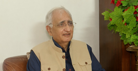 पासपोर्ट-नागरिकता विवाद पर सलमान खुर्शीद ने उठाए सवाल, कहा-पासपोर्ट पर स्पष्टीकरण की जरूरत क्यों पड़ी