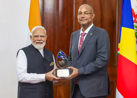 पीएम मोदी को मिला गार्डियन ऑफ द ब्लू होराइजन सम्मान असली, सेशेल्स के विदेश मंत्रालय ने दी सफाई