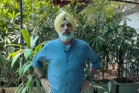 विक्रम सिंह मजीठिया ने पंजाब सरकार पर साधा निशाना, बोले-केजरीवाल की सेवा जारी पर पंजाब अंधेरे में है