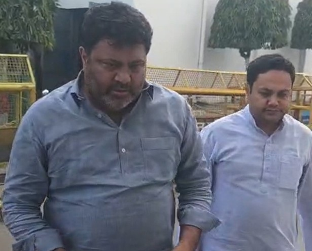 सपा मुख्य सचेतक पद से कमाल अख्तर का इस्तीफा, बोले- अखिलेश यादव के आदेश पर लिया फैसला