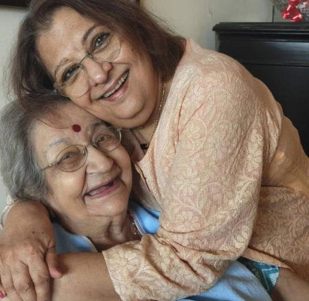 Shabana Azmi, Bharati Achrekar pay heartfelt tribute to theatre legend Vijaya Mehta Shabana Azmi, Bharati Achrekar pay heartfelt tribute to theatre legend Vijaya Mehta