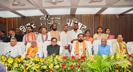 बिहार विधान परिषद के 10 नवनिर्वाचित सदस्यों ने ली शपथ, पहली बार सदन पहुंचे पवन सिंह-निशांत कुमार बिहार विधान परिषद के 10 नवनिर्वाचित सदस्यों ने ली शपथ, पहली बार सदन पहुंचे पवन सिंह-निशांत कुमार