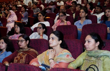दिल्ली पुलिस की बड़ी पहल, ‘चाइल्ड सेफ्टी मंथ’ के तहत दो दिवसीय ट्रेनिंग ऑफ ट्रेनर्स कार्यक्रम शुरू दिल्ली पुलिस की बड़ी पहल, ‘चाइल्ड सेफ्टी मंथ’ के तहत दो दिवसीय ट्रेनिंग ऑफ ट्रेनर्स कार्यक्रम शुरू