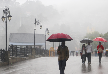 हिमाचल में मानसून का कहर, छह लोगों की मौत, 35 सड़कें बंद, 127 ट्रांसफार्मर ठप हिमाचल में मानसून का कहर, छह लोगों की मौत, 35 सड़कें बंद, 127 ट्रांसफार्मर ठप