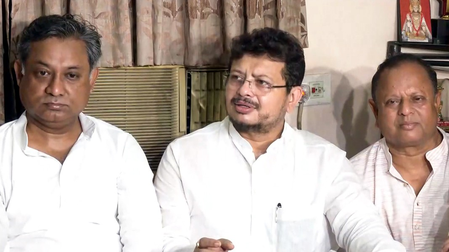 दिल्ली में ईसीआई की फुल बेंच से मिलेगा टीएमसी का बागी गुट, पार्टी के चुनाव चिह्न के लिए पेश करेगा दावा दिल्ली में ईसीआई की फुल बेंच से मिलेगा टीएमसी का बागी गुट, पार्टी के चुनाव चिह्न के लिए पेश करेगा दावा