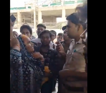 ग्वालियर स्टेशन पर मारपीट का वीडियो वायरल, लापरवाही के आरोप में एसआई का तबादला ग्वालियर स्टेशन पर मारपीट का वीडियो वायरल, लापरवाही के आरोप में एसआई का तबादला
