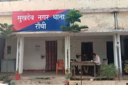 रांची में नाले से ऑटो चालक का शव बरामद, परिजनों ने दोस्त पर हत्या का आरोप लगाया रांची में नाले से ऑटो चालक का शव बरामद, परिजनों ने दोस्त पर हत्या का आरोप लगाया