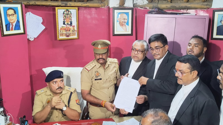अयोध्या के वकील बोले-चंपत राय, अनिल मिश्रा और गोपाल राव पर दर्ज हो एफआईआर अयोध्या के वकील बोले-चंपत राय, अनिल मिश्रा और गोपाल राव पर दर्ज हो एफआईआर