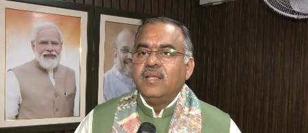 रेवंत रेड्डी पर तरुण चुघ का पलटवार, बोले- नितिन नवीन उस पार्टी के अध्यक्ष हैं, जिसने कांग्रेस को समेट दिया रेवंत रेड्डी पर तरुण चुघ का पलटवार, बोले- नितिन नवीन उस पार्टी के अध्यक्ष हैं, जिसने कांग्रेस को समेट दिया
