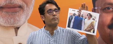 गांधी-वाड्रा परिवार का असली काम राजनीति नहीं बल्कि लोगों की जमीनों को हड़पना है प्रदीप भंडारी गांधी-वाड्रा परिवार का असली काम राजनीति नहीं बल्कि लोगों की जमीनों को हड़पना है प्रदीप भंडारी