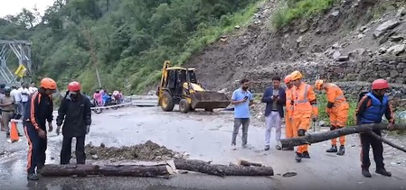 रुद्रप्रयाग में आपदा मॉक ड्रिल सफल, तीर्थयात्रियों की सुरक्षा के लिए प्रशासन ने जारी किए सख्त निर्देश रुद्रप्रयाग में आपदा मॉक ड्रिल सफल, तीर्थयात्रियों की सुरक्षा के लिए प्रशासन ने जारी किए सख्त निर्देश