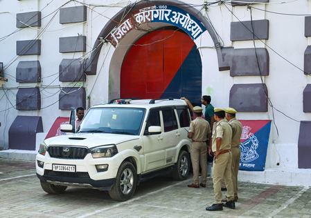 राम मंदिर चढ़ावा चोरी मामला पुलिस ने तीन आरोपियों को 1 दिन की पुलिस रिमांड पर भेजा, बैंक खातों की होगी गहन जांच राम मंदिर चढ़ावा चोरी मामला पुलिस ने तीन आरोपियों को 1 दिन की पुलिस रिमांड पर भेजा, बैंक खातों की होगी गहन जांच