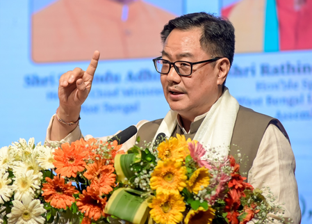 संसद के मानसून सत्र से पहले किरेन रिजिजू ने एनसीपीआई के फ्लोर लीडर को बैठक के लिए बुलाया संसद के मानसून सत्र से पहले किरेन रिजिजू ने एनसीपीआई के फ्लोर लीडर को बैठक के लिए बुलाया