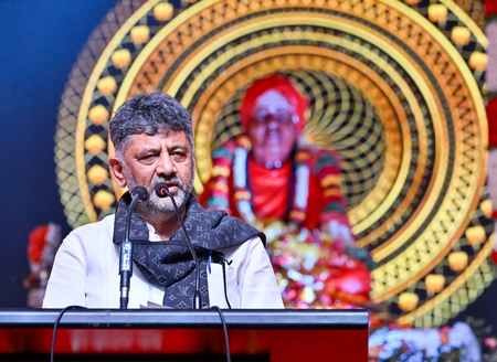 भाजपा अल्पसंख्यकों को वोटिंग का अधिकार न देने की साजिश रच रही, एसआईआर विवाद पर सीएम शिवकुमार भाजपा अल्पसंख्यकों को वोटिंग का अधिकार न देने की साजिश रच रही, एसआईआर विवाद पर सीएम शिवकुमार