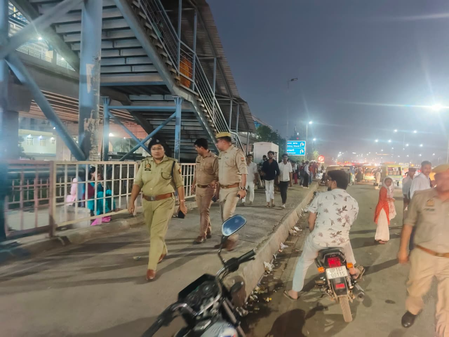 कांवड़ यात्रा से पहले नोएडा पुलिस अलर्ट, अधिकारियों ने फुट पेट्रोलिंग कर सुरक्षा व्यवस्था का किया निरीक्षण