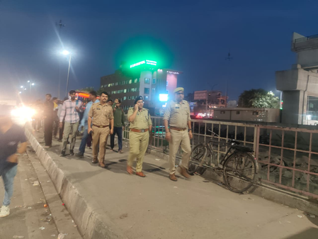 कांवड़ यात्रा से पहले नोएडा पुलिस अलर्ट, अधिकारियों ने फुट पेट्रोलिंग कर सुरक्षा व्यवस्था का किया निरीक्षण कांवड़ यात्रा से पहले नोएडा पुलिस अलर्ट, अधिकारियों ने फुट पेट्रोलिंग कर सुरक्षा व्यवस्था का किया निरीक्षण