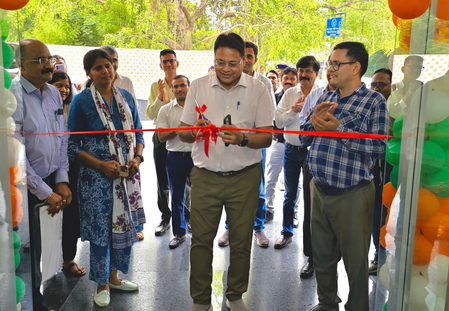 अहमदाबाद में आधुनिक इंटीग्रेटेड कंट्रोल सेंटर शुरू, रेल संचालन होगा अधिक सुरक्षित और स्मार्ट अहमदाबाद में आधुनिक इंटीग्रेटेड कंट्रोल सेंटर शुरू, रेल संचालन होगा अधिक सुरक्षित और स्मार्ट