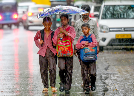 महाराष्ट्र  बारिश के कारण पालघर में 4 जुलाई को सभी स्कूल-कॉलेज बंद, जिला प्रशासन का बड़ा फैसला