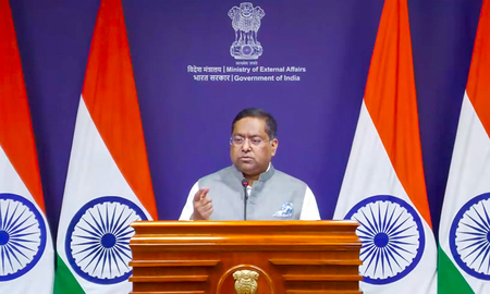 होर्मुज स्ट्रेट में भारतीय क्रू मेंबर की मौत पर भारत सख्त, ईरान के सामने उठाया सुरक्षा का मुद्दा विदेश मंत्रालय होर्मुज स्ट्रेट में भारतीय क्रू मेंबर की मौत पर भारत सख्त, ईरान के सामने उठाया सुरक्षा का मुद्दा विदेश मंत्रालय