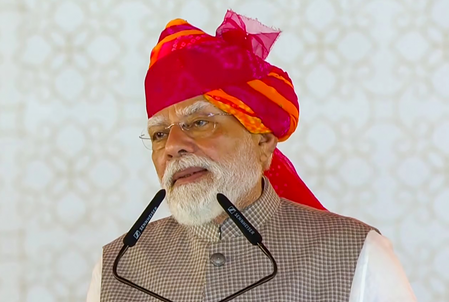 संकट के समय दिखा भारत की डिप्लोमेसी का जलवा, 40 से ज्यादा देशों से आया ईंधन पीएम मोदी संकट के समय दिखा भारत की डिप्लोमेसी का जलवा, 40 से ज्यादा देशों से आया ईंधन पीएम मोदी