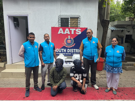 ठक-ठक गैंग के दो सदस्य गिरफ्तार, लैपटॉप, गहने, स्कूटी और चोरी के अन्य सामान बरामद ठक-ठक गैंग के दो सदस्य गिरफ्तार, लैपटॉप, गहने, स्कूटी और चोरी के अन्य सामान बरामद