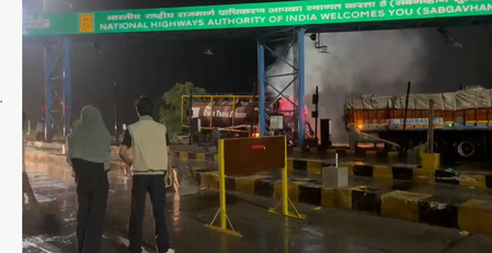 महाराष्ट्र जलगांव में केमिकल टैंकर में लगी भीषण आग, चालक और क्लीनर की मौत महाराष्ट्र जलगांव में केमिकल टैंकर में लगी भीषण आग, चालक और क्लीनर की मौत
