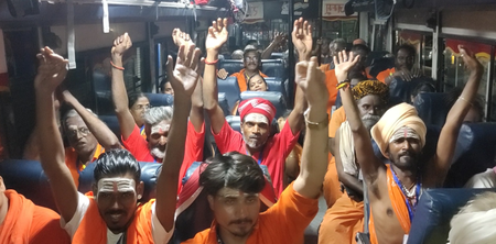 अमरनाथ यात्रा बाबा बर्फानी के दर्शन के लिए चौथा जत्था जम्मू से रवाना, श्रद्धालु ने सुरक्षा व्यवस्था की सराहना की अमरनाथ यात्रा बाबा बर्फानी के दर्शन के लिए चौथा जत्था जम्मू से रवाना, श्रद्धालु ने सुरक्षा व्यवस्था की सराहना की