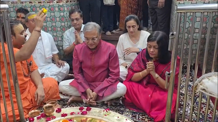 ज्ञानेश कुमार ने पत्नी संग किए ममलेश्वर ज्योतिर्लिंग के दर्शन, सशक्त लोकतंत्र के लिए की प्रार्थना ज्ञानेश कुमार ने पत्नी संग किए ममलेश्वर ज्योतिर्लिंग के दर्शन, सशक्त लोकतंत्र के लिए की प्रार्थना