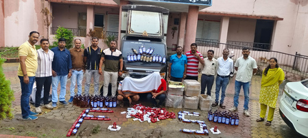गोवा निर्मित अवैध शराब की बड़ी खेप महाराष्ट्र में बरामद, दो आरोपी गिरफ्तार, एक वाहन जब्त गोवा निर्मित अवैध शराब की बड़ी खेप महाराष्ट्र में बरामद, दो आरोपी गिरफ्तार, एक वाहन जब्त