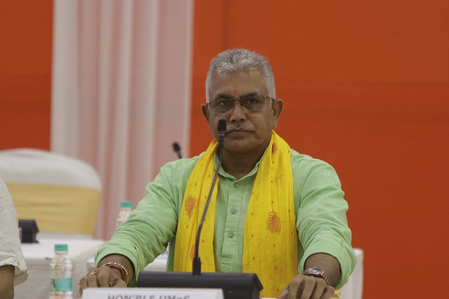दिलीप घोष बोले- टीएमसी के पागलपन के कारण खराब हुई बंगाल की आर्थिक स्थिति, चंद्रिका भट्टाचार्य पर भी उठाए सवाल दिलीप घोष बोले- टीएमसी के पागलपन के कारण खराब हुई बंगाल की आर्थिक स्थिति, चंद्रिका भट्टाचार्य पर भी उठाए सवाल