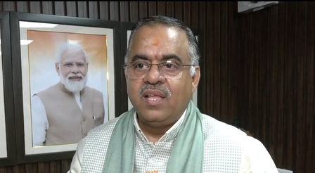 जम्मू-कश्मीर में स्कूली किताब को लेकर विवाद, तरुण चुघ ने सरकार पर बोला हमला जम्मू-कश्मीर में स्कूली किताब को लेकर विवाद, तरुण चुघ ने सरकार पर बोला हमला
