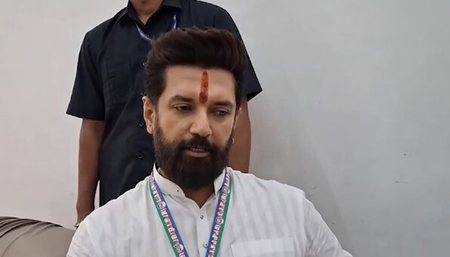 राम मंदिर चढ़ावा विवाद पर केंद्रीय मंत्री चिराग पासवान बोले, दोषियों को बख्शा नहीं जाएगा राम मंदिर चढ़ावा विवाद पर केंद्रीय मंत्री चिराग पासवान बोले, दोषियों को बख्शा नहीं जाएगा