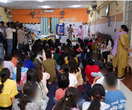 बाल सुरक्षा जागरूकता माह दिल्ली पुलिस ने बच्चों को सिखाए आत्मरक्षा और साइबर सुरक्षा के गुर बाल सुरक्षा जागरूकता माह दिल्ली पुलिस ने बच्चों को सिखाए आत्मरक्षा और साइबर सुरक्षा के गुर