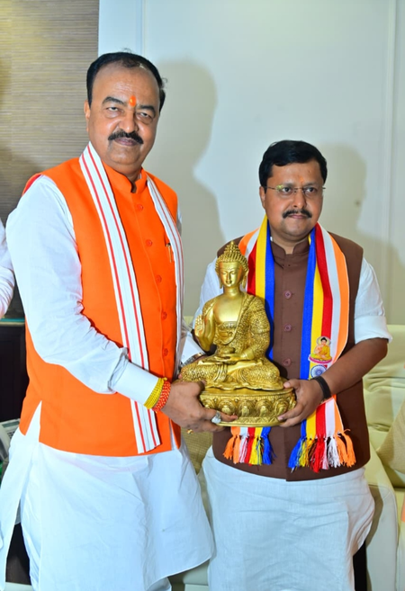 2027 चुनाव से पहले भाजपा ने प्रतीकों के जरिए शुरू की नई सोशल इंजीनियरिंग 2027 चुनाव से पहले भाजपा ने प्रतीकों के जरिए शुरू की नई सोशल इंजीनियरिंग