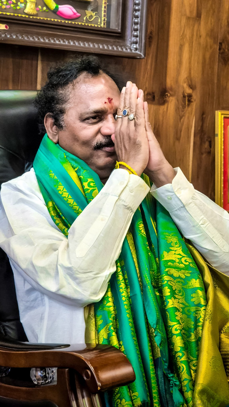 आंध्र प्रदेश वाईएसआरसीपी नेता ने लापता मछुआरों के मामले में लापरवाही का आरोप लगाया आंध्र प्रदेश वाईएसआरसीपी नेता ने लापता मछुआरों के मामले में लापरवाही का आरोप लगाया
