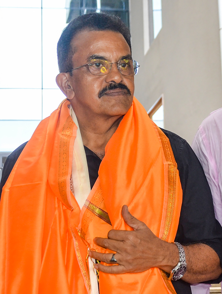 शिंदे गुट ने छह सांसदों के विलय के फैसले को बताया संविधान और कानून के अनुरूप शिंदे गुट ने छह सांसदों के विलय के फैसले को बताया संविधान और कानून के अनुरूप