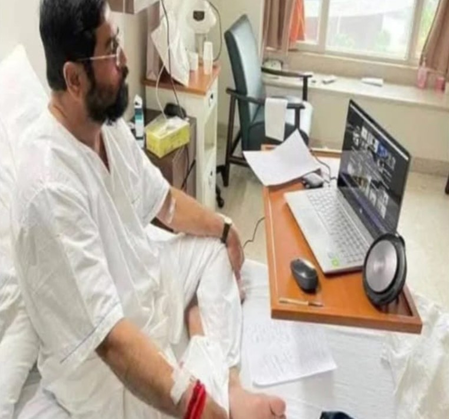 महाराष्ट्र में बारिश अस्पताल के बिस्तर से ही डिप्टी सीएम शिंदे ने बैठक की; पार्टी के तीन मंत्रियों को दिए निर्देश महाराष्ट्र में बारिश अस्पताल के बिस्तर से ही डिप्टी सीएम शिंदे ने बैठक की; पार्टी के तीन मंत्रियों को दिए निर्देश