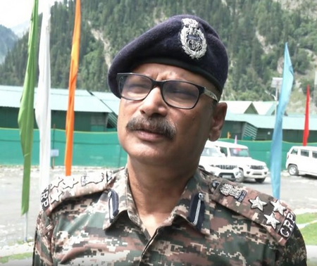 अमरनाथ यात्रियों के लिए सहारा बनी सीआरपीएफ की मे आई हेल्प यू पहल, बालटाल मार्ग पर तैनात हुईं महिला जवान अमरनाथ यात्रियों के लिए सहारा बनी सीआरपीएफ की मे आई हेल्प यू पहल, बालटाल मार्ग पर तैनात हुईं महिला जवान