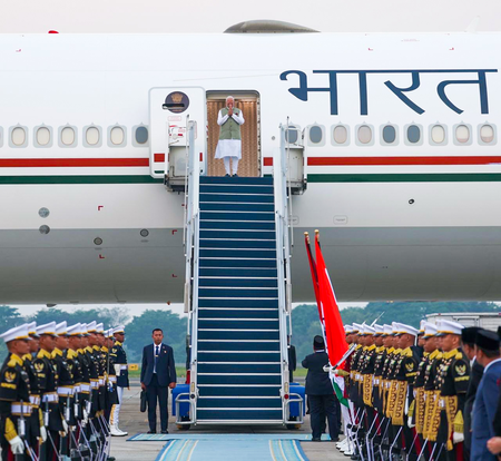 राष्ट्रपति प्रबोवो के गर्मजोशी भरे स्वागत से अभिभूत पीएम मोदी राष्ट्रपति प्रबोवो के गर्मजोशी भरे स्वागत से अभिभूत पीएम मोदी