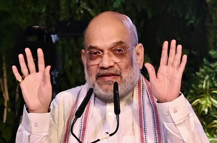 अमित शाह ने प्रमुख हवाई अड्डों पर यात्री सुविधाओं, सुरक्षा व्यवस्था एवं आप्रवासन प्रणाली की समीक्षा की अमित शाह ने प्रमुख हवाई अड्डों पर यात्री सुविधाओं, सुरक्षा व्यवस्था एवं आप्रवासन प्रणाली की समीक्षा की