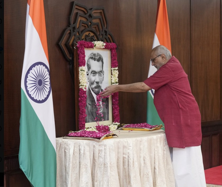 उपराष्ट्रपति समेत कई नेताओं ने समाज सुधारक रेट्टामलाई श्रीनिवासन को जयंती पर दी श्रद्धांजलि उपराष्ट्रपति समेत कई नेताओं ने समाज सुधारक रेट्टामलाई श्रीनिवासन को जयंती पर दी श्रद्धांजलि