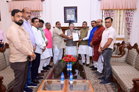 हिमांशु सिंह हत्याकांड सीबीआई जांच की मांग को लेकर भाजपा प्रतिनिधिमंडल ने की राज्यपाल से मुलाकात हिमांशु सिंह हत्याकांड सीबीआई जांच की मांग को लेकर भाजपा प्रतिनिधिमंडल ने की राज्यपाल से मुलाकात
