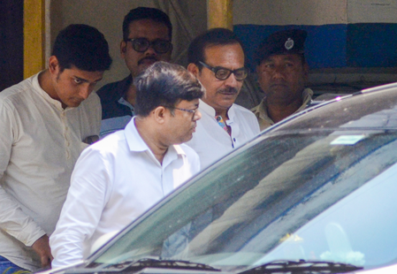 मेसी इवेंट मामले में पुलिस के सामने पेश हुए बंगाल के पूर्व मंत्री अरूप बिस्वास मेसी इवेंट मामले में पुलिस के सामने पेश हुए बंगाल के पूर्व मंत्री अरूप बिस्वास
