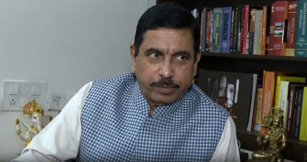एसआईआर के मुद्दे पर चुनाव आयोग पहुंचे प्रह्लाद जोशी, कर्नाटक सरकार पर लगाए गंभीर आरोप एसआईआर के मुद्दे पर चुनाव आयोग पहुंचे प्रह्लाद जोशी, कर्नाटक सरकार पर लगाए गंभीर आरोप