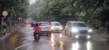 भारी बारिश के बीच गुरुग्राम पुलिस की एडवाइजरी, कंपनियों से कर्मचारियों को वर्क फ्रॉम होम देने की अपील भारी बारिश के बीच गुरुग्राम पुलिस की एडवाइजरी, कंपनियों से कर्मचारियों को वर्क फ्रॉम होम देने की अपील