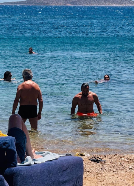 Kareena Kapoor clicks 'hot husband' Saif Ali Khan walking out of the sea in his swimwear, says 'summer's going well' Kareena Kapoor clicks 'hot husband' Saif Ali Khan walking out of the sea in his swimwear, says 'summer's going well'